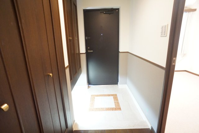 ステイツ逆瀬川宝梅の玄関