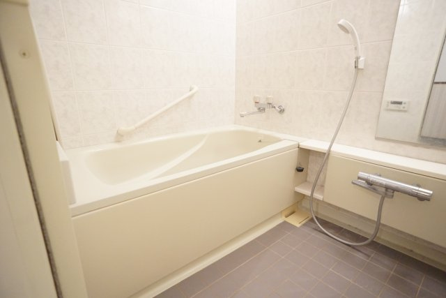 ステイツ逆瀬川宝梅の浴室