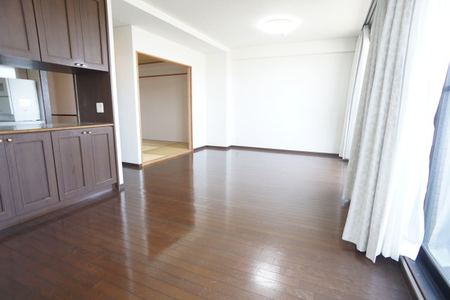 ステイツ逆瀬川宝梅の居間・リビング