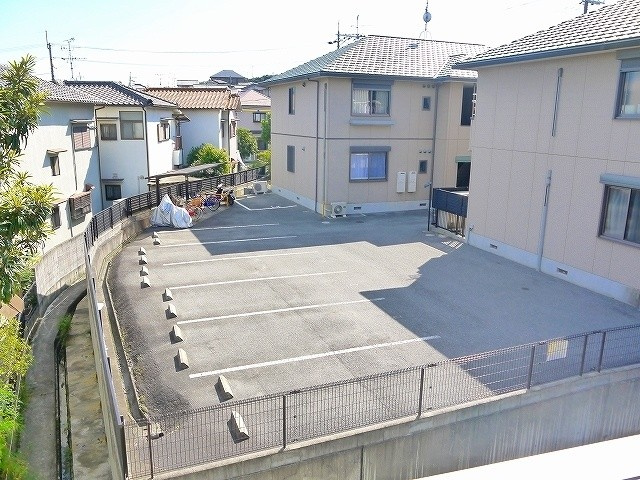 エフ・メゾンCの駐車場