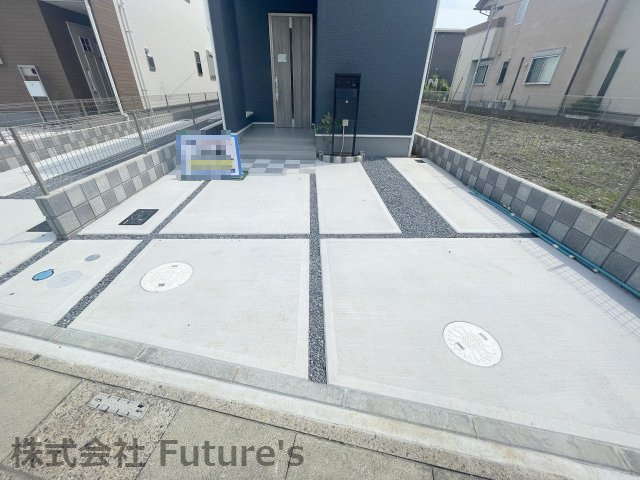 三郷市鷹野2丁目　新築戸建　全4棟　4号棟の駐車場|カースペース並列2台可能（車種による）