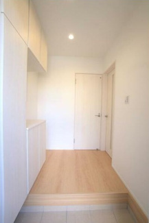 【玄関】 | 岐阜市六条福寿町新築建売限定1邸！オール電化！太陽光発電システム搭載！三里小学校まで徒歩6分！ | 岐阜市六条福寿町新築建売限定1邸！オール電化！太陽光発電システム搭載！三里小学校まで徒歩6分！