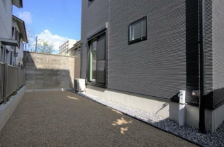 【庭】 | 岐阜市六条福寿町新築建売限定1邸！オール電化！太陽光発電システム搭載！三里小学校まで徒歩6分！ | 岐阜市六条福寿町新築建売限定1邸！オール電化！太陽光発電システム搭載！三里小学校まで徒歩6分！