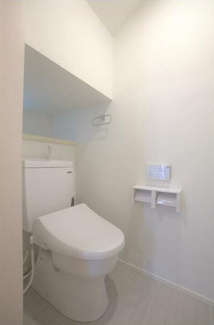 【トイレ】 | 岐阜市六条福寿町新築建売限定1邸！オール電化！太陽光発電システム搭載！三里小学校まで徒歩6分！ | 岐阜市六条福寿町新築建売限定1邸！オール電化！太陽光発電システム搭載！三里小学校まで徒歩6分！