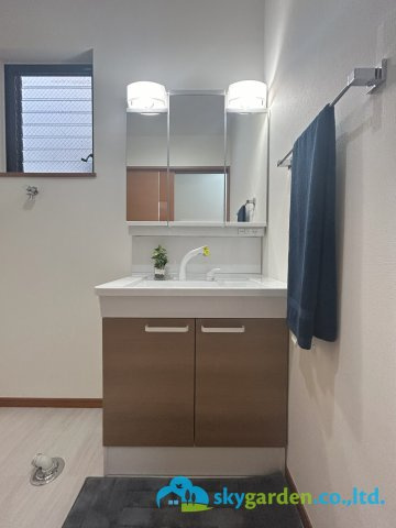 平塚市南金目　中古戸建の独立洗面台