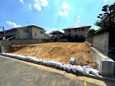 【外観】 | ライフフィールド羽曳が丘2丁目 | 近鉄南大阪線「藤井寺」駅・「古市」駅までバス利用可能！最寄りのバス停「羽曳が丘一丁目［南］」までは徒歩4分と、通勤通学に便利ですね。