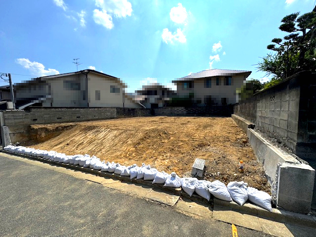 【外観】 | ライフフィールド羽曳が丘2丁目 | 近鉄南大阪線「藤井寺」駅・「古市」駅までバス利用可能！最寄りのバス停「羽曳が丘一丁目［南］」までは徒歩4分と、通勤通学に便利ですね。