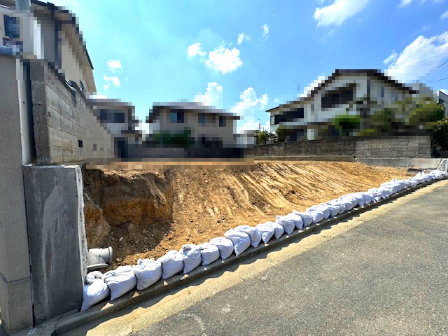 【前面道路含む現地写真】 | ライフフィールド羽曳が丘2丁目 | 教育施設や商業施設が徒歩圏内に充実！子育てファミリーにもオススメの住環境です。