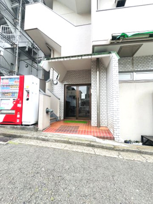 【エントランス】 | シャトーダイアナ | エントランス部分です。