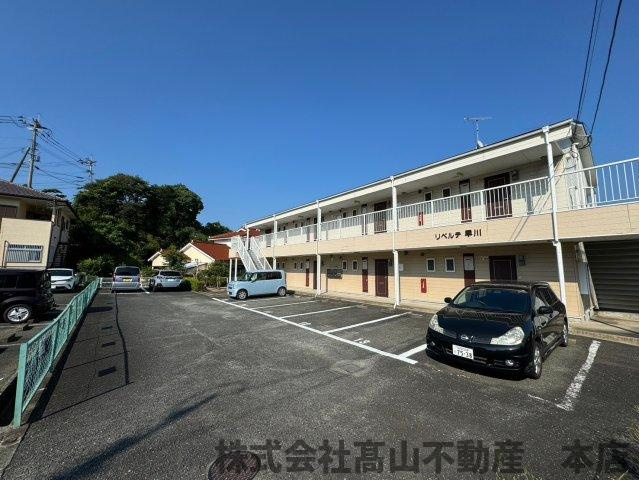 リベルテ早川の駐車場