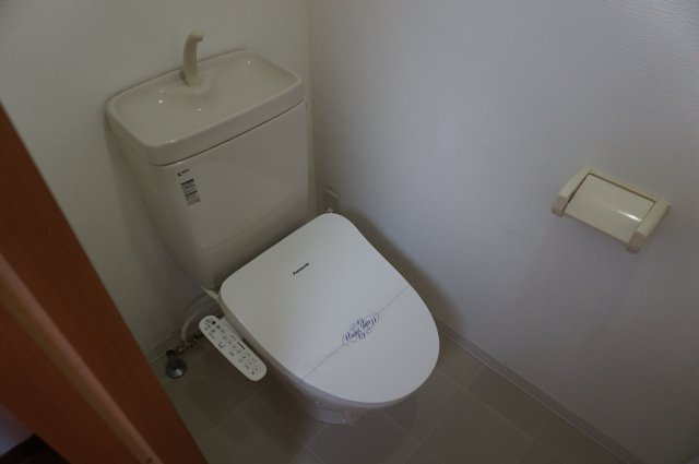 宝持2丁目貸家のトイレ