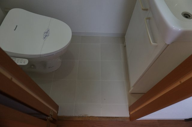 宝持2丁目貸家の洗面所