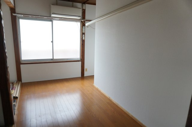 宝持2丁目貸家の洋室|洋室②
