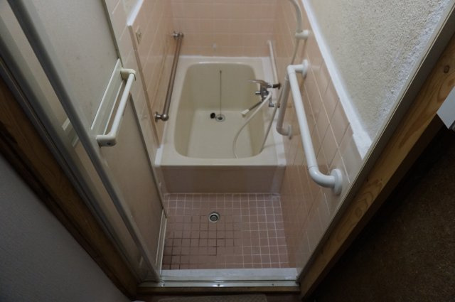 宝持2丁目貸家の浴室