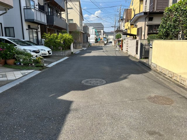 【土地】鶴ヶ島市鶴ヶ丘売地(更地渡し)の前面道路含む現地写真|前面道路含む現地写真です