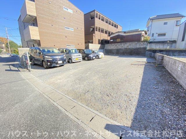 ラークコーポの駐車場