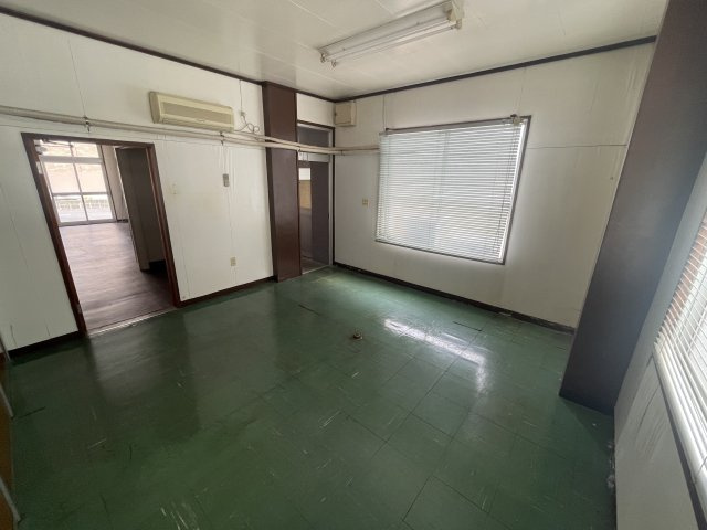 光市中央４丁目の店舗一部の洋室