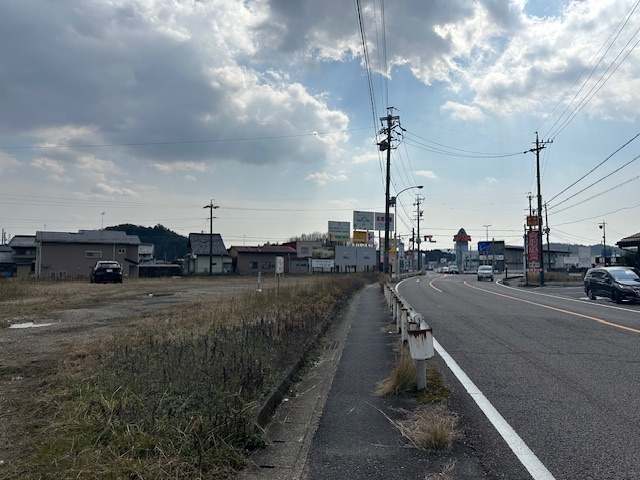 土地　下有知の前面道路含む現地写真
