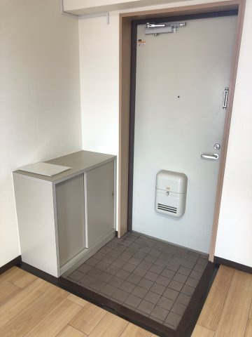 ビューハイツ桜田の玄関