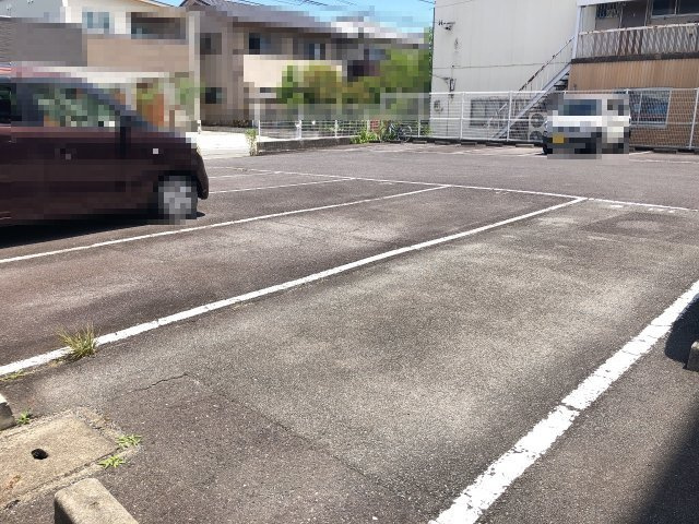 ビューハイツ桜田の駐車場