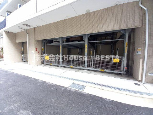 S-RESIDENCE神戸元町の駐車場