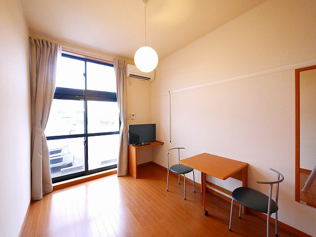 レオパレスＭａｒｊｏｒａｍの寝室|開放的な寝室です