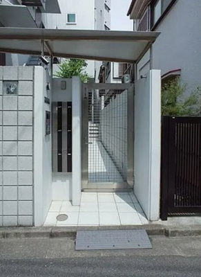 【エントランス】 | Lumiere | 落ち着いたエントランスです