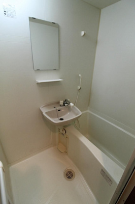 【洗面所】 | ルピナス博多東 | 別号室の写真になります。現況優先。