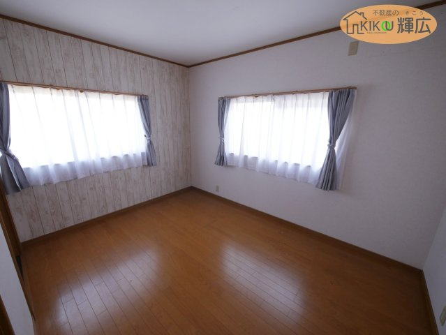 【洋室】 | 加古川市野口町長砂　中古戸建 | 周辺環境は充実しておりますので、スーパー、コンビニ徒歩圏内です