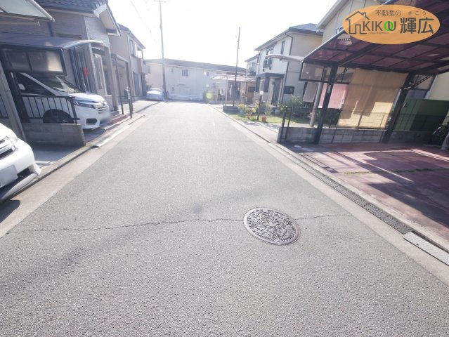 加古川市野口町長砂　中古戸建の前面道路含む現地写真
