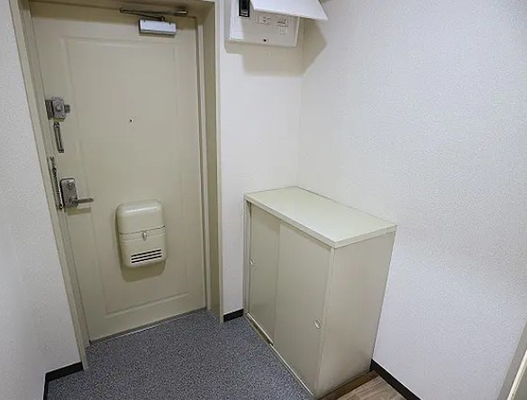 グリーンパレス柿木N棟の玄関