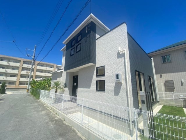 グラファーレ沖縄市古謝　全１棟の外観