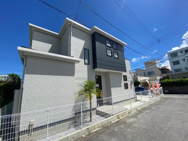 グラファーレ沖縄市古謝　全１棟の外観