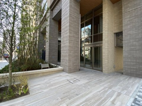 プレミストタワー靭本町（靱本町）のエントランス