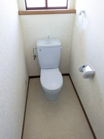 【トイレ】 | 東金市極楽寺　中古戸建 | 2階　トイレ