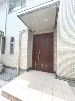 【玄関】 | 大垣市赤坂新町パナソニックホームズ施工の中古住宅築10年！2世帯住宅！オール電化！太陽光発電システム | 大垣市赤坂新町パナソニックホームズ施工の中古住宅築10年！2世帯住宅！オール電化！太陽光発電システム搭載！
