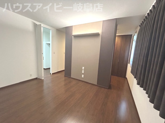 【洋室】 | 大垣市赤坂新町パナソニックホームズ施工の中古住宅築10年！2世帯住宅！オール電化！太陽光発電システム | 大垣市赤坂新町パナソニックホームズ施工の中古住宅築10年！2世帯住宅！オール電化！太陽光発電システム搭載！
