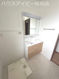 【独立洗面台】 | 大垣市赤坂新町パナソニックホームズ施工の中古住宅築10年！2世帯住宅！オール電化！太陽光発電システム | 大垣市赤坂新町パナソニックホームズ施工の中古住宅築10年！2世帯住宅！オール電化！太陽光発電システム搭載！