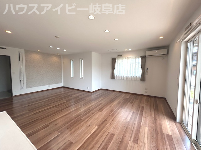 【居間・リビング】の画像