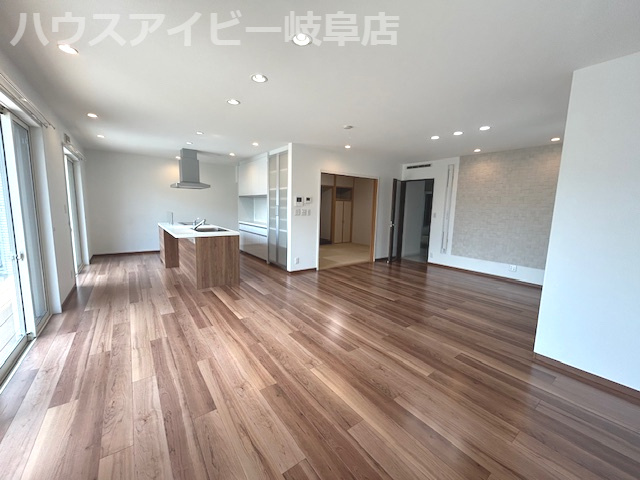 【居間・リビング】の画像