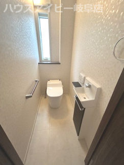 【トイレ】 | 大垣市赤坂新町パナソニックホームズ施工の中古住宅築10年！2世帯住宅！オール電化！太陽光発電システム | 大垣市赤坂新町パナソニックホームズ施工の中古住宅築10年！2世帯住宅！オール電化！太陽光発電システム搭載！