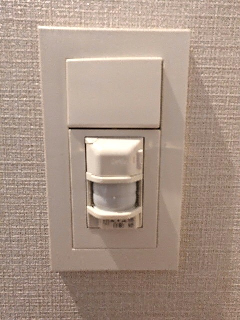 浅草蔵前レジデンスの設備|人感センサー付き玄関ライトです