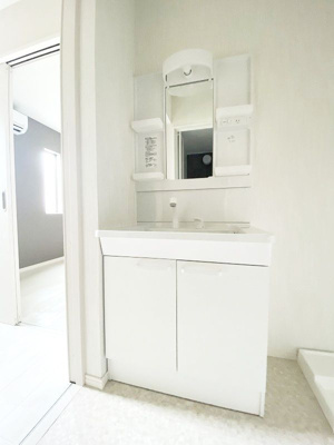 【洗面所】 | アトラクティ和白丘 | 別号室の写真になります。現況優先。