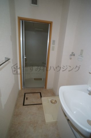 メロディーヒルズ　B棟の洗面所|参考、同建物・反転間取りの号室