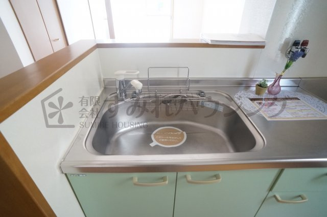 メロディーヒルズ　B棟のキッチン|参考、同建物・反転間取りの号室