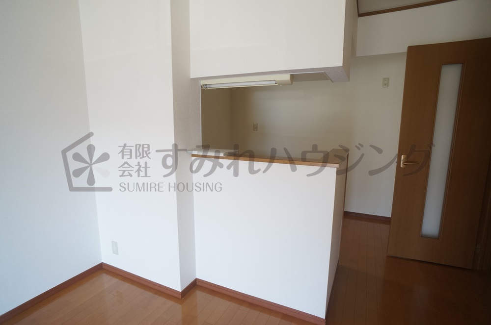 メロディーヒルズ　B棟のキッチン|参考、同建物・反転間取りの号室