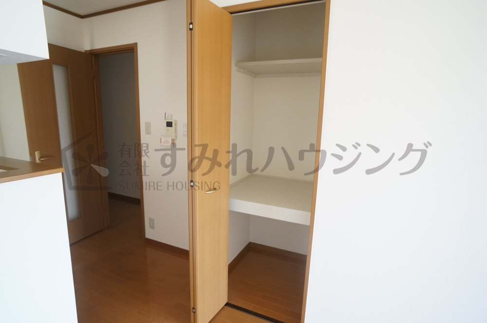 メロディーヒルズ　B棟の収納|参考、同建物・反転間取りの号室