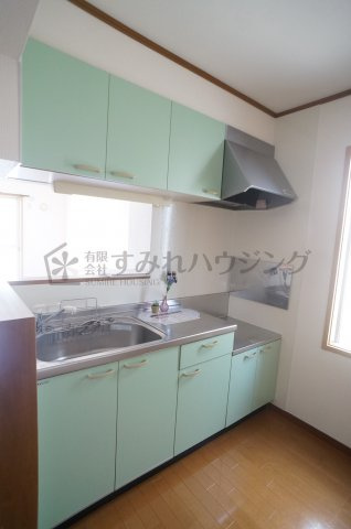 メロディーヒルズ　B棟のキッチン|参考、同建物・反転間取りの号室