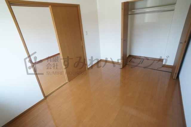 メロディーヒルズ　B棟の洋室|参考、同建物・反転間取りの号室