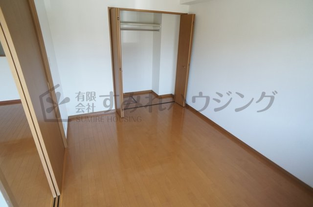 メロディーヒルズ　B棟の洋室|参考、同建物・反転間取りの号室